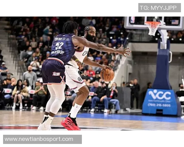 快船备战广州训练照曝光保罗小卡哈登科林斯齐聚场上展现默契